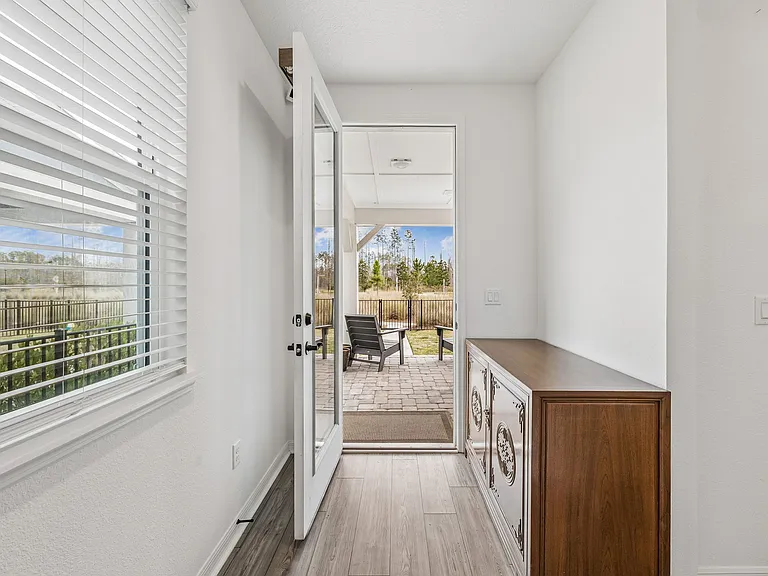 236 Hawthorn Park Cir — Photo 3