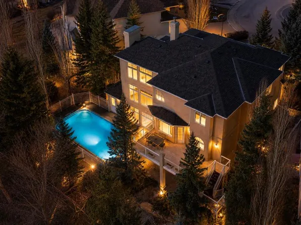 216 NW Evergreen Heath SW, Calgary, AB T2Y 3B6