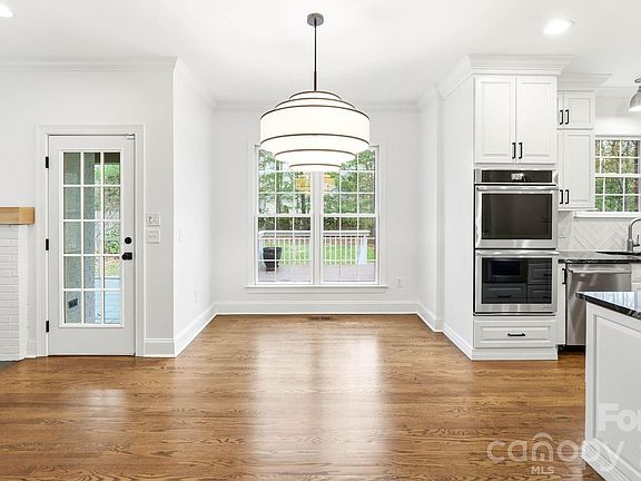 3rd image of 1006 Columbine Rd