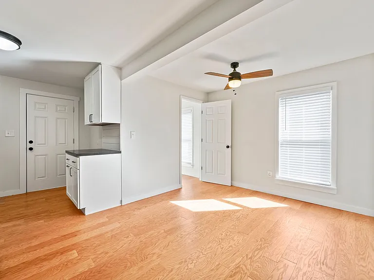 42-44 Saratoga Ave — Photo 9