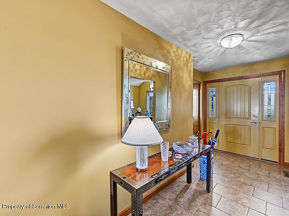 3rd image of 425 Thomas Dr