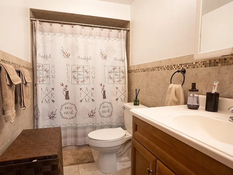 385 Westervelt Pl — Photo 3