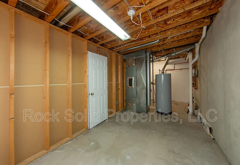 407 E 5th St — Photo 27