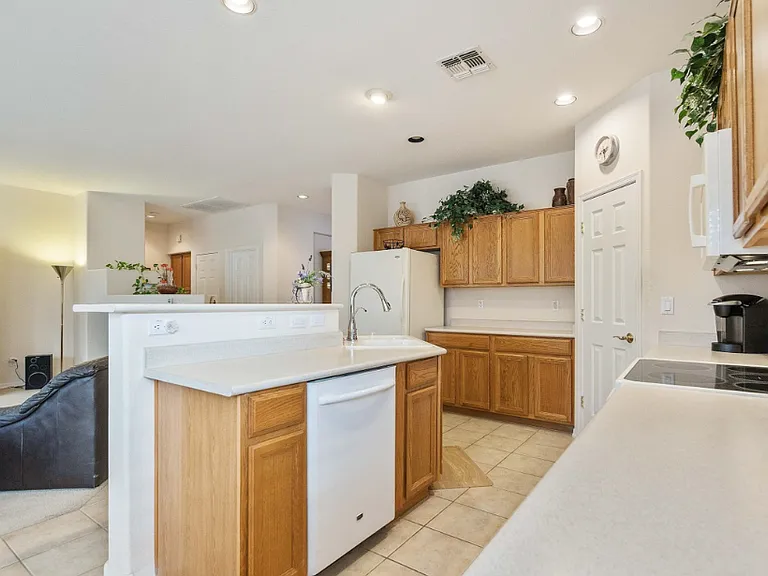 4581 E Mia Ln — Photo 10