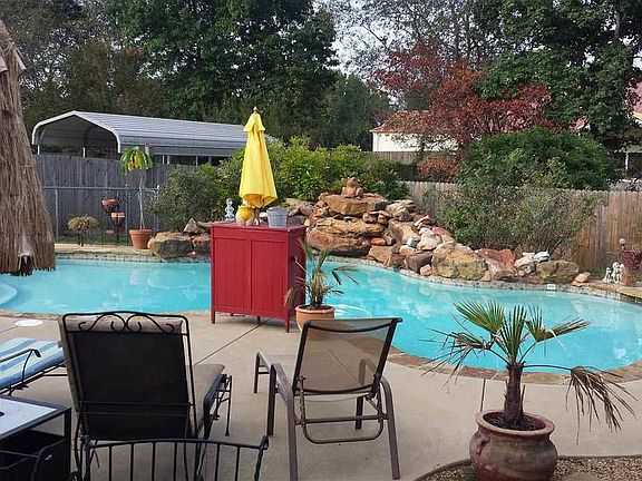 4th image of 111 Karla Dr