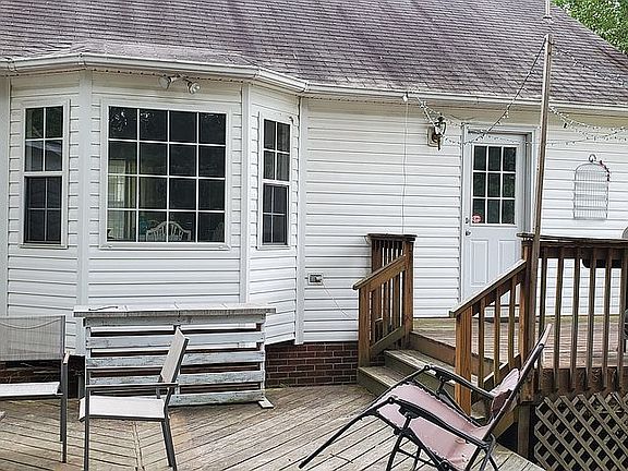 Back deck with platform