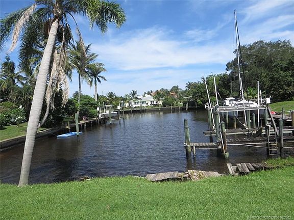 3rd image of 2236 SW Gull Harbor Ln