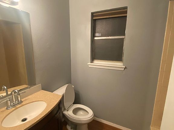 5th image of 1005 Southwestern Dr #1