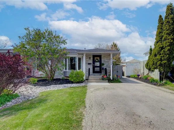 626 Settlersfield Ct #B, Waterloo, ON N2T 2K6