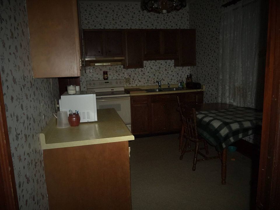 2nd image of 311 E 2nd Ave