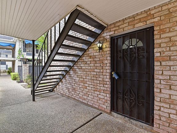 2nd image of 7900 Westheimer Rd APT 147