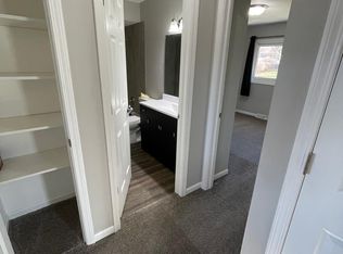 1421 Victoria Dr #1421, Waukesha, WI 53189