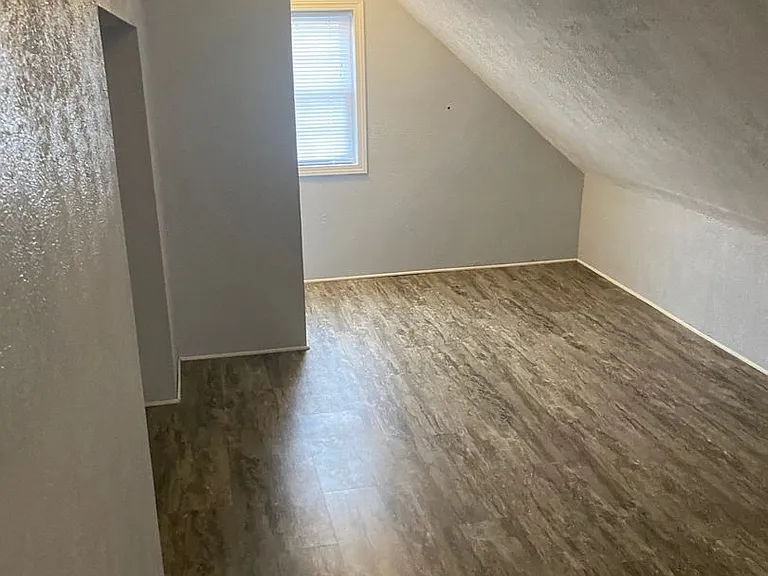 421 S Lake St — Photo 6