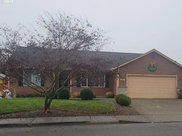 310 NW Elizabeth Ave, Winston, OR 97496