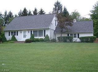 1091 Twinsburg Rd E, Macedonia, OH 44056