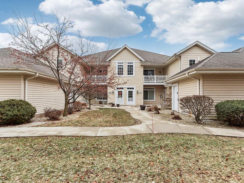 1st image of W398N6077 Autumn Woods DRIVE #28