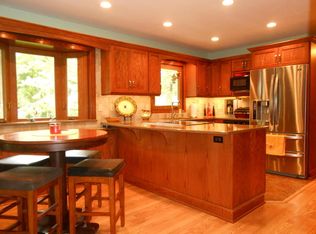 7625 S 70th St, Franklin, WI 53132