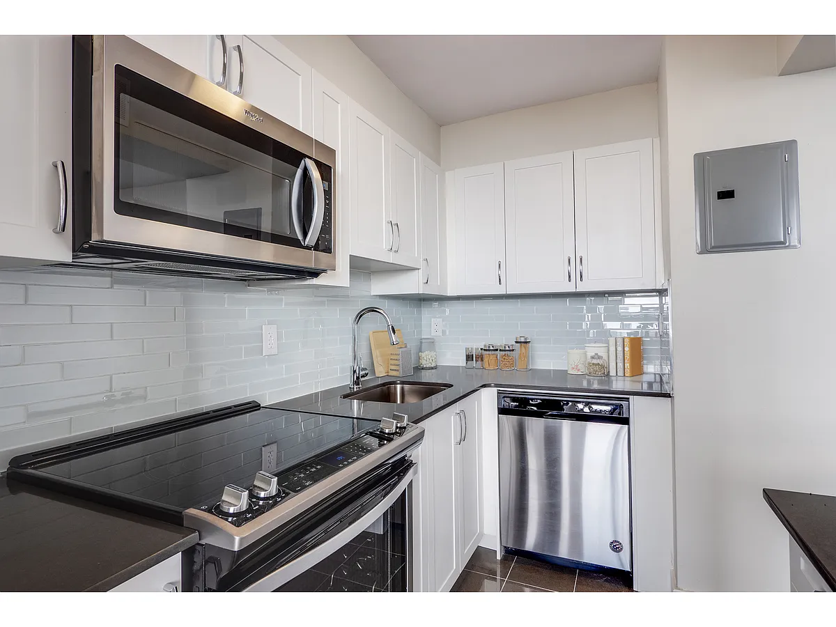 3575 Bathurst St #1084331 photo 1