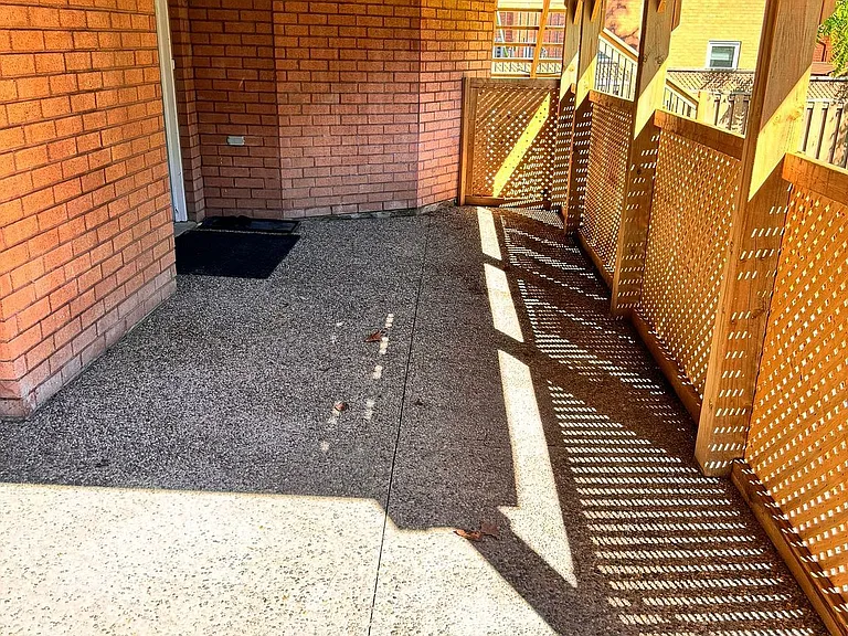4 Gollop Cres — Photo 2