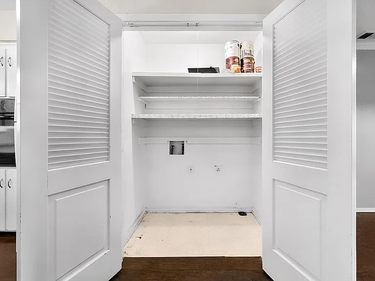 8351 Lullwater Dr — Photo 13