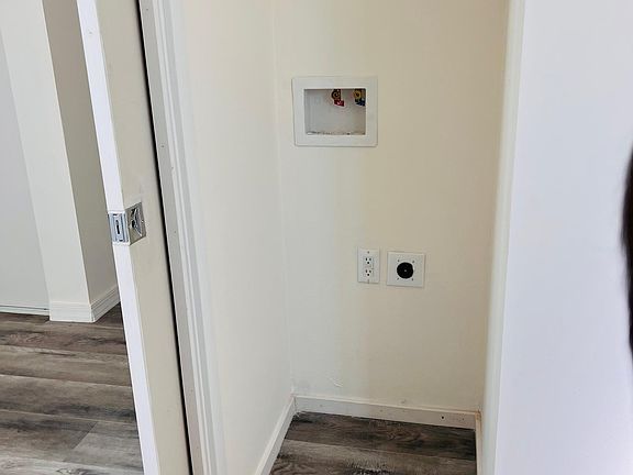 3rd image of 862 W 47th St #1/4