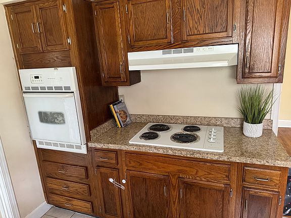 2nd image of 321 Dantzler Ct