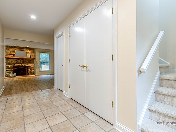3rd image of 10 Newcastle Ln