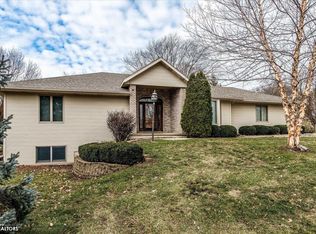 1711 Sunnyslope Dr, Red Oak, IA 51566
