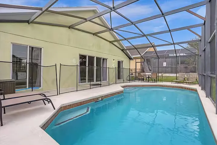4 bed, 1412 sqft, $2,395 — Photo 2