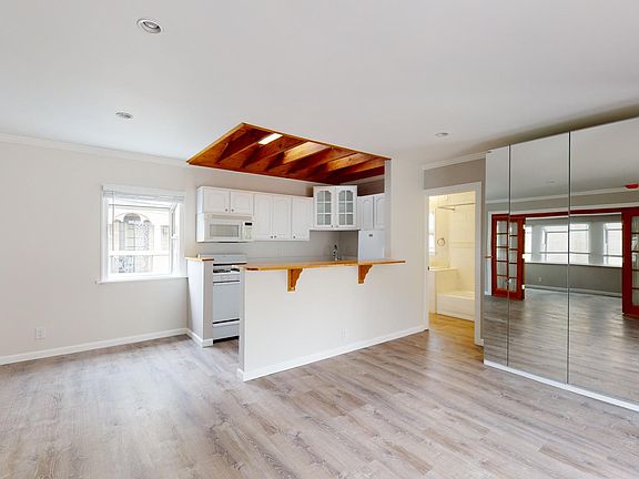 3rd image of 10432 Riverside Dr #A