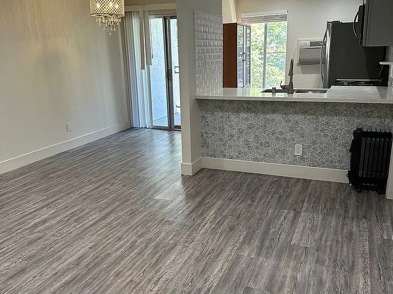 7500 Parkway Dr #200 — Photo 3