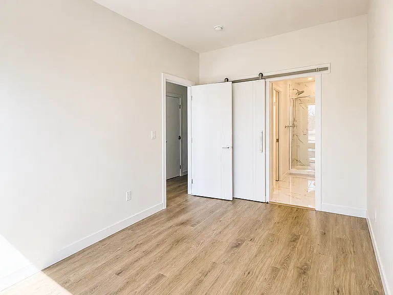 2850 Grant Cres SW #2852 — Photo 9