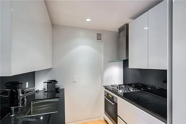 Sold by Macklowe Investment Properties | media 42