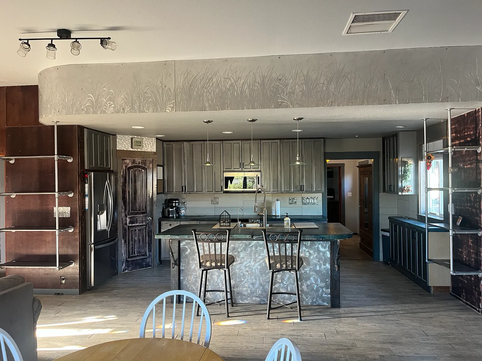 2 bed, 2000 sqft, $2,100 — Photo 2