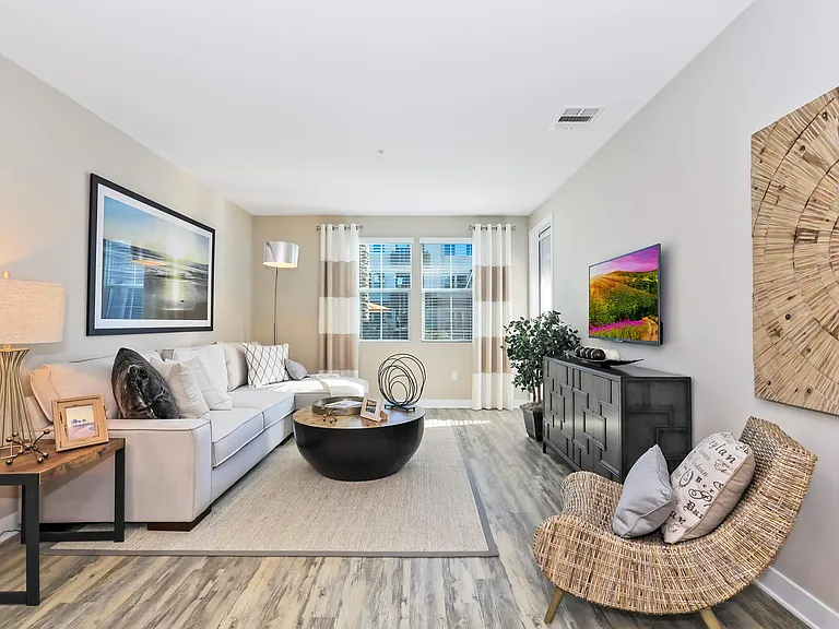 Esencia Sur Apartment Homes — Photo 16