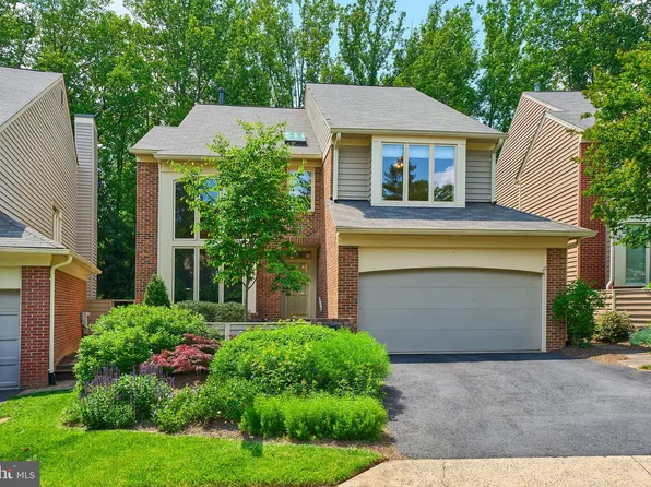 1402 Hemingway Ct, Reston, VA 20194