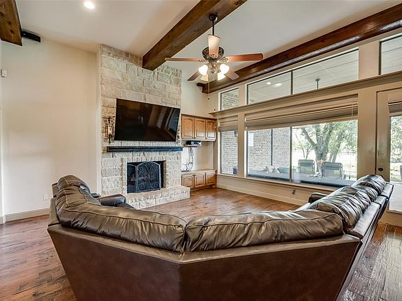 3rd image of 1013 Crown Valley Dr