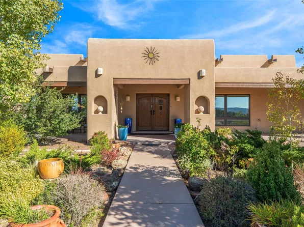 16A Via De Estrellas, Santa Fe, NM 87506