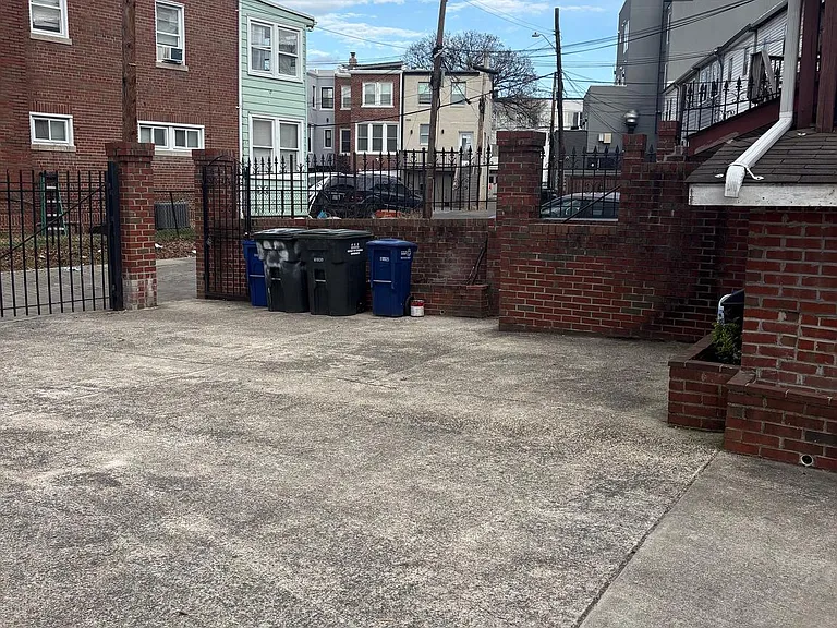 225 Missouri Ave NW — Photo 3