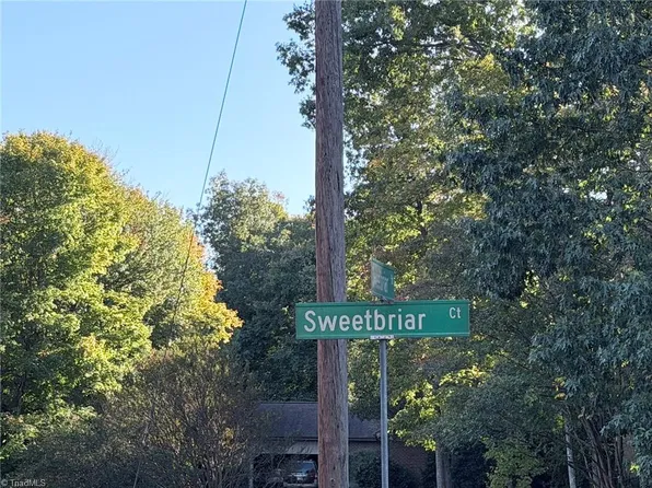 1104 Sweetbriar Rd, High Pt, NC 27262