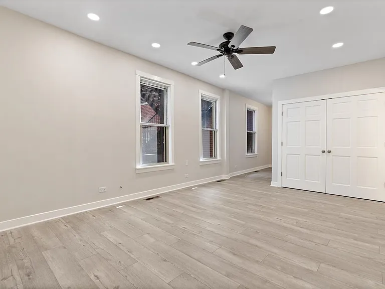 2742 N Seminary Ave #CH2 — Photo 8