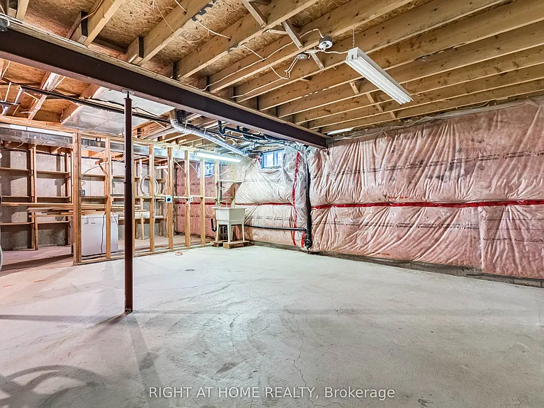165 Main St E #7 — Photo 28