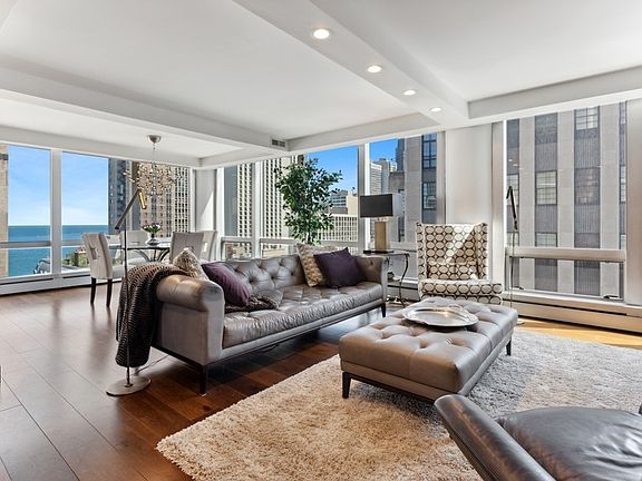 2nd image of 1300 N Astor St #16AB