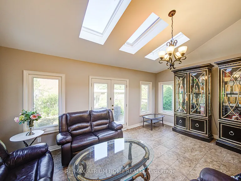 8 Patrick Blvd — Photo 15