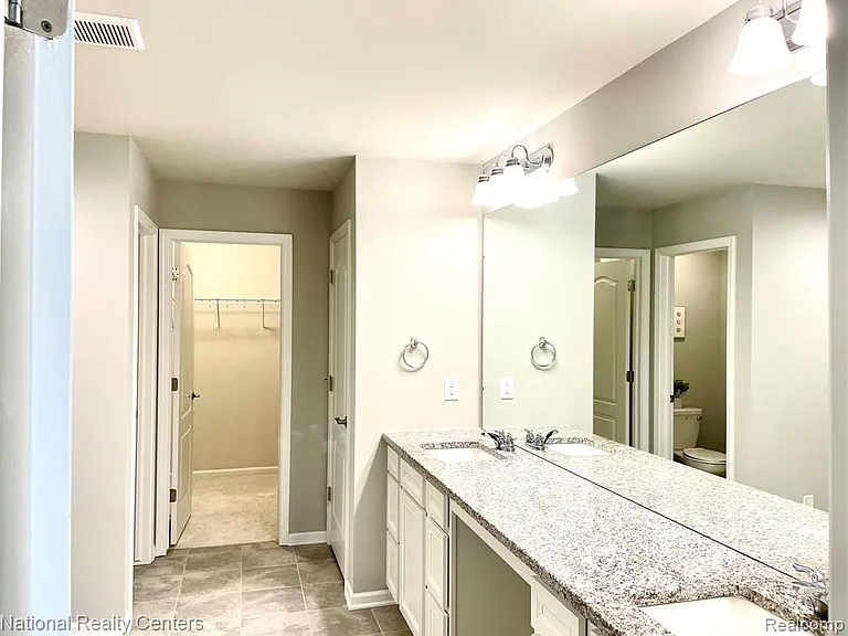 2835 Dillon Dr — Photo 17
