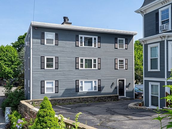2nd image of 121-121 R Elm St #2