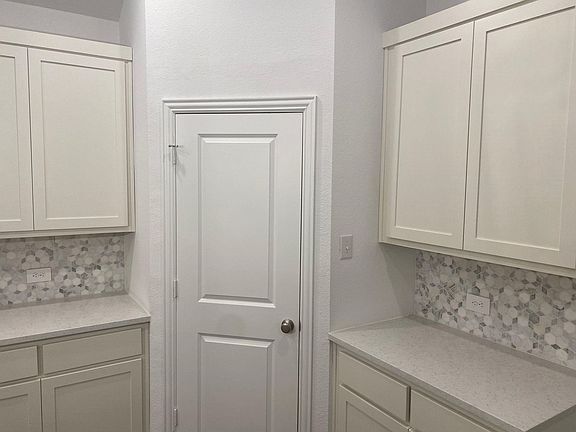 5th image of 1613 Pine Valley Dr
