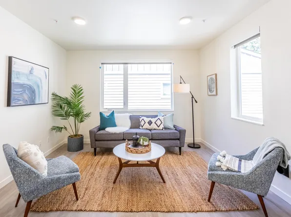 3445 SE Gladstone St #104, Portland, OR 97202