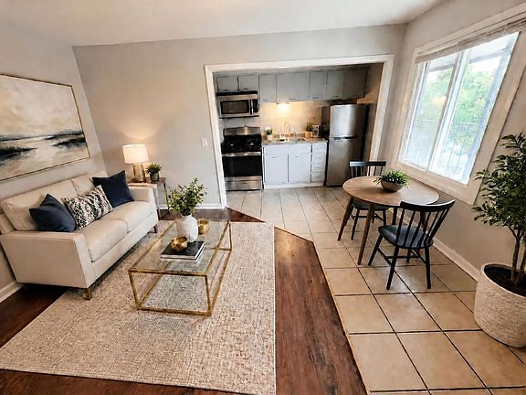 4th image of 3027 Chicago St #9