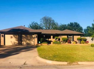 2508 Cowan Pl, Moore, OK 73160